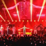 Carlos Vives Instagram - Houston, tenemos un problema… Pero el show tiene que continuar 🙌🏼 El Tour de los 30 ha sido una aventura increíble y a Houston, contra todo pronóstico ¡Llegamos! Fue una noche inolvidable❤️ #ElTourDeLos30 Houston, Texas