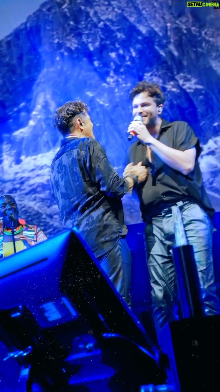 Carlos Vives Instagram - Nuestro sueño, girar con el Rock de mi pueblo por diferentes lugares, amar nuestras raíces y que el mundo se enamore del sonido único que tenemos❤️🔥🇨🇴 @gusi @carlosvives #ElTourDeLos30 Orlando, FL