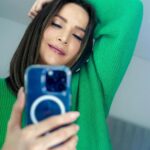 Carmen Villalobos Instagram - De todas las cosas que llevamos puestas a diario, La Actitud es lo que nos hace únicos y es lo que realmente importa💚Feliz miércoles mi gente linda 💋💋💋