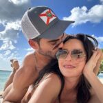 Carmen Villalobos Instagram - Feliz fin de semana con mucho amorcito 😻 solecito ☀️y sabrosura 🌊⛱️❤️! Los días a tu lado son 🤤🤤🤤! No quiero que se acaben mi amor @fredefutbol Te amoooooooo 😻 República Dominicana