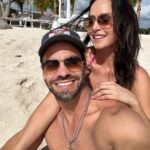 Carmen Villalobos Instagram - Feliz fin de semana con mucho amorcito 😻 solecito ☀️y sabrosura 🌊⛱️❤️! Los días a tu lado son 🤤🤤🤤! No quiero que se acaben mi amor @fredefutbol Te amoooooooo 😻 República Dominicana