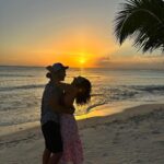 Carmen Villalobos Instagram - Tú @fredefutbol y Los atardeceres de Republica Dominica 🇩🇴 la combinación perfecta ❤️😻❤️ Con una presidente y en un beso terminamos 🎶😻🎼😻🎵😻... Te amo mi amor y todo lo que falta aún 😻🔥!