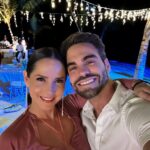 Carmen Villalobos Instagram - Nada mejor que terminar el año rodeada de la familia, los amigos y el amor❤️🤗! Que sea un gran 2024 para cada uno de ustedes mi gente bonita! Que haya salud, trabajito, felicidad y prosperidad🥂Que este nuevo año esté lleno de risas, éxitos y fortaleza para superar los obstáculos que se nos presentarán en el camino 💪🏼! Un beso gigante ❤️🤗❤️ Feliz año nuevooooooooooooo 🥳