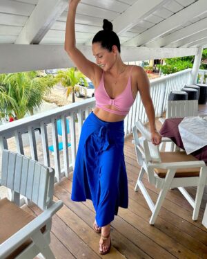 Carmen Villalobos Instagram - Mis días en República Dominicana...
1. Bronceándome sabroso 👙
2.Un lugar deli para comer 😋
3.El más juicioso y disciplinado 🤤💪🏼
4.Me dejaron bella y muy sexy 🔥
5.Reencuentro con amigos que amo🥰
6.Me sigue gustando el tiramisú 🙈
7.Aprendiendo expresiones dominicanas 🤓
8.Que rico entrenar juntos ❤️💪🏼
9.Paz y tranquilidad 🤍
10. -1 😻❤️😻