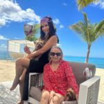 Carmen Villalobos Instagram - Un día muy especial celebrándole el cumple a mi mamá 🥳🥳🥳! Dios te bendiga siempre mami y te siga dando lo mejor del mundo! Sabes que te amo con todo mi corazón❤️🥰! Gracias a todos por ser parte de este día tan hermosoooooooooo 🤗 @fredefutbol @oldenburgfreddy @stcantare Aqua Esmeralda