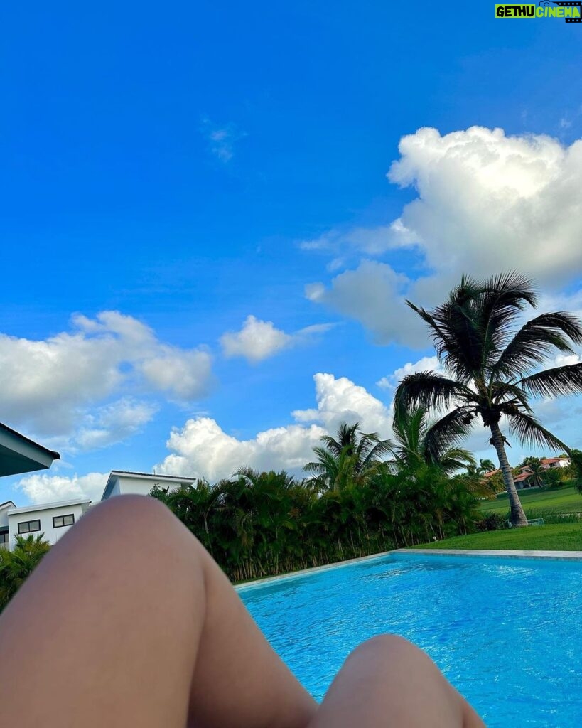Carmen Villalobos Instagram - Que bonita manera de terminar este sábado ⛱👙☀Recuerden que la felicidad no es una meta, es un estilo de vida y una decisión propia ❤🤗 Se les quiere mi gente bonita 😘 República Dominicana