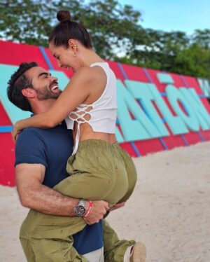 Carmen Villalobos Instagram - Admiración total es la que siento por ti amor 😻 @fredefutbol ! Hoy estrenas #exatlonallstars y se lo entregado, profesional y disciplinado que eres al momento de hacer lo que tanto te gusta...soy muy feliz de poder acompañarte en este inicio y ser testigo de ver cómo le pones el alma, corazón, diversión, risas y pasión  a tu trabajo 💪🏼! Así que deseo de todo corazón que sea una súper temporada mi amor ❤️ !
Te amo demasiadooo 😻😻😻
Photos by @juniornamaste 🤗🤗🤗