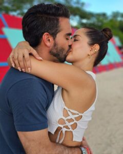 Carmen Villalobos Instagram - Admiración total es la que siento por ti amor 😻 @fredefutbol ! Hoy estrenas #exatlonallstars y se lo entregado, profesional y disciplinado que eres al momento de hacer lo que tanto te gusta...soy muy feliz de poder acompañarte en este inicio y ser testigo de ver cómo le pones el alma, corazón, diversión, risas y pasión a tu trabajo 💪🏼! Así que deseo de todo corazón que sea una súper temporada mi amor ❤️ ! Te amo demasiadooo 😻😻😻 Photos by @juniornamaste 🤗🤗🤗