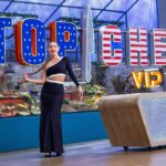 Carmen Villalobos Instagram - Hoy #topchefvip2 celebra el 4 de Julio 🇺🇸🇺🇸🇺🇸🥳🥳🥳 Así que te invitamos a pasar una noche increíble con nosotros a las 7/6c por @telemundo ❤️❤️❤️ M&H @normajaneid Stylist @jorge.malave Vestido @bypaulatrivino 📸 @10grb