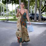 Carmen Villalobos Instagram - Así me gusta empezar la semana a mi, con pie derecho, con sonrisota y con buena actitud 💫🧡🤩 Espero que ustedes hayan tenido un gran lunes también 🤗! Besos ! Photos by @ramondphoto