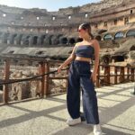 Carmen Villalobos Instagram - El Coliseo Romano 🤩 Uno de los lugares más impresionantes de la antigüedad ! Nada mas que decir 🏛️ Otro ✅ en nuestra lista ✨🫶🏻💫! Que sigan las vacaciones a tu lado ❤️ Roma, Italia