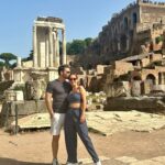 Carmen Villalobos Instagram - El Coliseo Romano 🤩 Uno de los lugares más impresionantes de la antigüedad ! Nada mas que decir 🏛️ Otro ✅ en nuestra lista ✨🫶🏻💫! Que sigan las vacaciones a tu lado ❤️ Roma, Italia