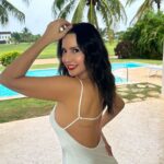 Carmen Villalobos Instagram - Empecé por mi a llenar de color este fin de año! 🎨🍾 Les comparto este paso a paso con mucho amor 😍para motivarlas a empezar por ustedes. Con este color (que amo🤤) regreso a mís inicios ❤️a mi esencia. Este tono es el castaño claro 5.0 de Palette, mi aliado en cuidar el color o cambiarlo a colores hermosos, siempre 💜🤗 Mis mujeres bellas, ustedes también merecen celebrarse, darse amor, color y cuidado 💃🏻 Cuéntenme si ya probaron Palette o si se animan a darse color este fin de año💜 #palette #celebratucolor #publicidad