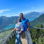 Carmen Villalobos Instagram - Hoy nos pusimos de acuerdo con el paisaje 💙! No les podemos explicar lo hermoso que es este país #suiza🇨🇭 ! A donde miremos es espectacular ✨😻 Los queremos un montón 🫶🏻! Feliz domingo para todos 😎 Interlaken,Switzerland