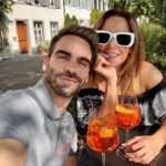 Carmen Villalobos Instagram - Una caminadita deli por Basel ❤️ Definitivamente cada lugar que descubrimos nos enamora más 😻 Te amoooooo mi amor que viaje más hermoso ✨🇨🇭🤩 @fredefutbol 💋 Basel Suiza