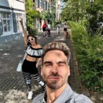 Carmen Villalobos Instagram - Una caminadita deli por Basel ❤️ Definitivamente cada lugar que descubrimos nos enamora más 😻 Te amoooooo mi amor que viaje más hermoso ✨🇨🇭🤩 @fredefutbol 💋 Basel Suiza