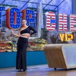 Carmen Villalobos Instagram - Hoy #topchefvip2 celebra el 4 de Julio 🇺🇸🇺🇸🇺🇸🥳🥳🥳 Así que te invitamos a pasar una noche increíble con nosotros a las 7/6c por @telemundo ❤️❤️❤️ M&H @normajaneid Stylist @jorge.malave Vestido @bypaulatrivino 📸 @10grb