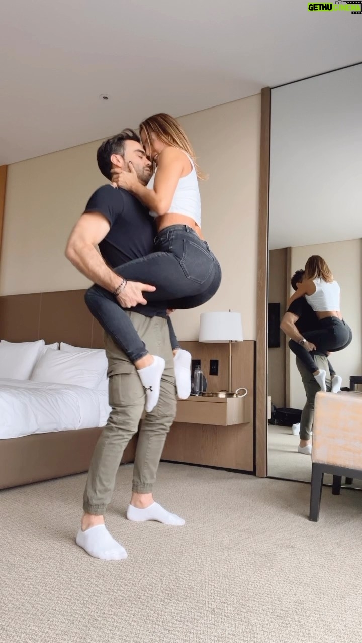 Carmen Villalobos Instagram - Love is in the air 😻😻😻! Convencí a @fredefutbol de hacer este video bailando y me encantó 🫠... aunque al final el quiso huir 😂😂😂😂😂😂!