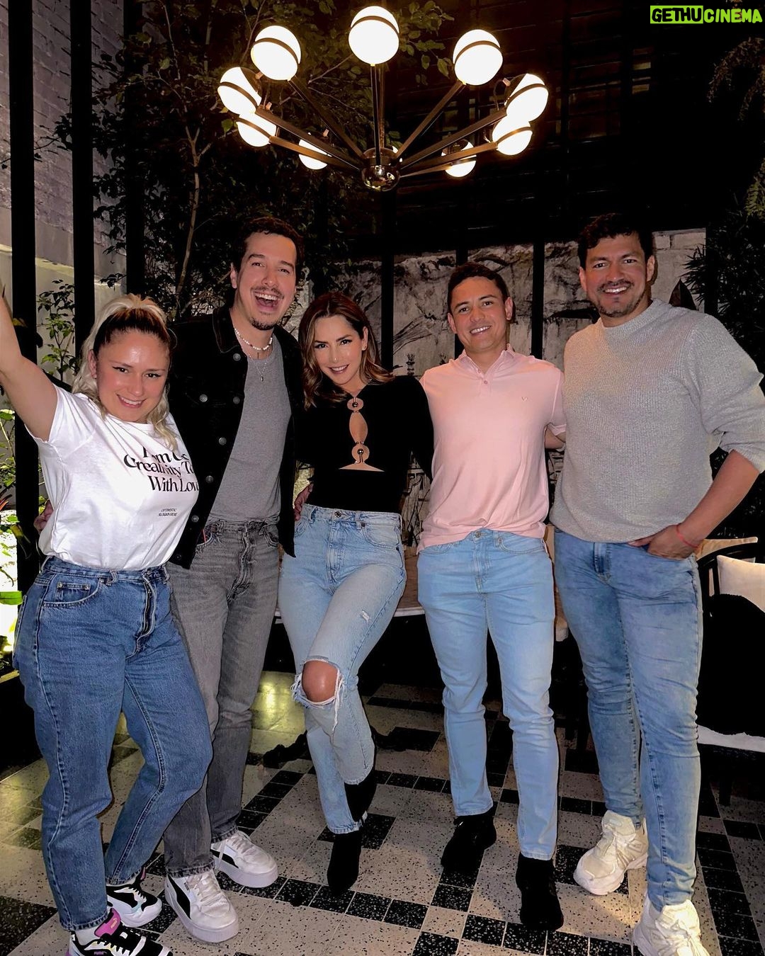 Carmen Villalobos Instagram - About last night 🫶🏻💫💥 La pasamos increíble en un lugar increíble con personas increíbles @normajaneid @jorge.malave @mohasirf @antthonyse ❤️❤️❤️❤️! Mi gente linda si no han ido a @tremebogota tienen que ir y dejarse deslumbrar por su deliciosa comida 🤤🤤🤤🤤!
