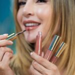 Carmen Villalobos Instagram - Hola mis chicas! Ustedes saben que amo lucir unos labios increíbles y que me duren un montoooon 😻 Como muchas ya saben, Infini Absolu es mi labial favorito de L’BEL y les traigo una súper noticia, han sacado nuevos tonos que créanme se convertirán en sus aliados para todo. Especialmente porque los tonos están super bellos, combinables con todo tipo de outfits y maquillaje. Lo mejor de todo es que no tienen que estar retocándolos porque duran muchisimoooooo! Los estoy amando 💗!!! Cuéntenme en que ocasión los usarían? #publicidad
