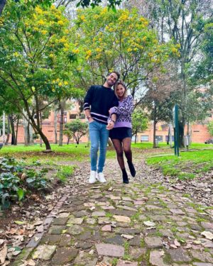 Carmen Villalobos Instagram - Derretidos, enamorados  y combinados con nuestros sweaters de @maglione.col 🤤🫠❤️! Te amooooooo demasiado mi amor @fredefutbol 😻😻😻!