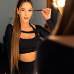 Carmen Villalobos Instagram - Feliz viernes mis niñas bellas 🥰 Muchas de ustedes siempre me preguntan cómo me delineo los ojos 💃🏻 Pues Ya saben que amo este producto que hace que mi Cat Eye quede increíblemente impactante y es el Liner D Impact de @lbelonline 💣😻 Me encanta su punta plumón que da un color super intenso y además dura todo el día. ¿Ustedes que Tipo de delineado aman hacerse? Las leo ❤️ #publicidad @lbelonline