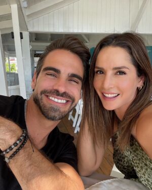 Carmen Villalobos Instagram - Hoy es el día más importante desde que empezamos a ser novios !
Cómo se dió todo🤗? Esa historia solo 
TÚ Y YO la sabemos ❤️ y aquí algunas fotos de todos esos momentos únicos❤️ Sorpresivo e inesperado? SI! Pero TOTALMENTE INCREÍBLE y MARAVILLOSO 🤤🤤🤤! 
Hoy mi mayor deseo es que sigas pasando un súper cumpleaños, sigas siendo ese ser auténtico y que siempre me contagies con tu dulzura y risa 😻
Happy Birthday amor @fredefutbol 🥳
Te amooooooo ❤️🐱❤️🐱
Gracias  hotel @nacarhotelcartagena por ser parte de este día tan especial!