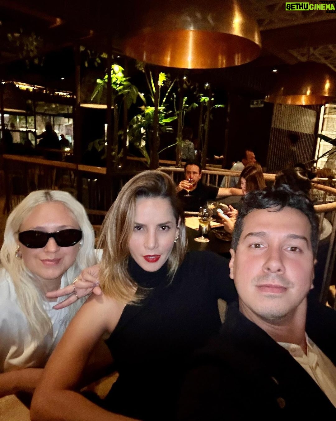 Carmen Villalobos Instagram - Back together 😎😎😎! El trío dinámico 🔥🔥🔥! Los extrañaba carajo 🤗! Comimos delicioso en @dondohbogota