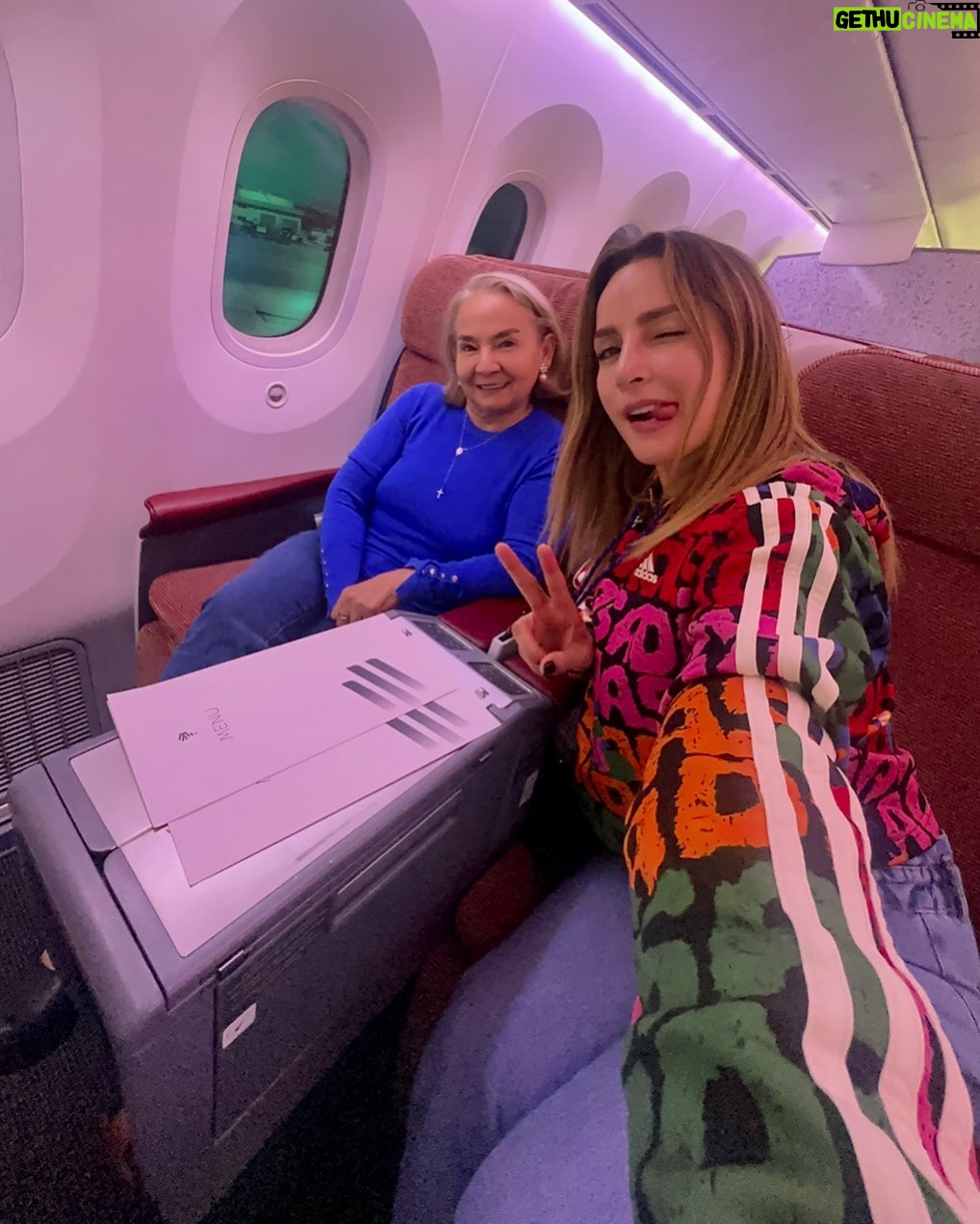 Carmen Villalobos Instagram - Volviendo a casita en la mejor compañía❤️ y dándole gracias a Dios por tantas bendiciones ! Feliz domingo mi gente bonita 💋! Se les quiere mucho 🤗