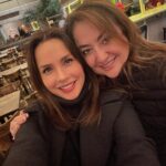 Carmen Villalobos Instagram - Uno de los propósitos para este año fue ver más a mis amigos y tener más tiempo para seguir fortaleciendo mis amistades! Gracias mi @doclizariza @jasonlizarazo @greenamarilla por la noche de anoche 🤗 echamos carreta, comimos delicioso , reímos y adelantamos cuaderno 😎! Se les quiere un montón ❤️❤️❤️❤️❤️