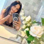 Carmen Villalobos Instagram - Gracias RD por todo ❤️😻! Fue un fin y comienzo de año fantásticos... aquí les dejo un recap🥰...! Ahora si que empiece este 2024 💪🏼💫❤️🙌🏼 1.Mas playa por favor 🏖️ 2.Plenitud 🏡 3.Juguitos bien fríos para este clima ☀️ 4.Siempre juntas 👩‍👧 5.Los atardeceres más bellos 🇩🇴 6.Hakuna Matata - Las bendis 🐶🐶 7.Que nunca falten las selfies en los espejos 😜 8.Las arenas más feroces del planeta🔥 9.Él 🤤 10. La felicidad 😻❤️😻 República Dominicana