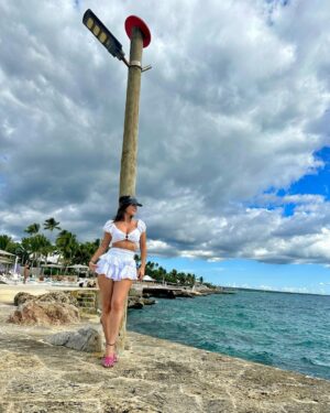 Carmen Villalobos Instagram - Desde que empecé mi carrera nunca me había tomado unos meses sabáticos 🙈 y les confieso que no fue fácil tomar la decisión, porque incluso tuve que decirle que no a algunos proyectos ✨ Pero definitivamente sacar tiempo para mi y priorizar otros intereses fue la mejor opción ❤️ Fue una oportunidad inmejorable para hacer una cantidad de cosas que hace rato quería hacer😻Gracias Dios por estos meses de descanso y conexión con personas, lugares, comidas y emociones maravillosas 💃🏻💫 Gracias 2023 ❤️