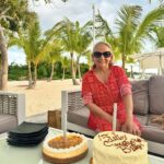 Carmen Villalobos Instagram - Un día muy especial celebrándole el cumple a mi mamá 🥳🥳🥳! Dios te bendiga siempre mami y te siga dando lo mejor del mundo! Sabes que te amo con todo mi corazón❤️🥰! Gracias a todos por ser parte de este día tan hermosoooooooooo 🤗 @fredefutbol @oldenburgfreddy @stcantare Aqua Esmeralda