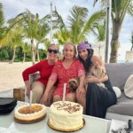 Carmen Villalobos Instagram - Un día muy especial celebrándole el cumple a mi mamá 🥳🥳🥳! Dios te bendiga siempre mami y te siga dando lo mejor del mundo! Sabes que te amo con todo mi corazón❤️🥰! Gracias a todos por ser parte de este día tan hermosoooooooooo 🤗 @fredefutbol @oldenburgfreddy @stcantare Aqua Esmeralda