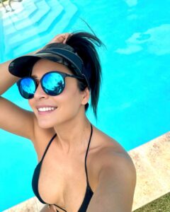 Carmen Villalobos Instagram - Lunes que parece domingo 😎😜 Feliz semana mi gente linda☀️ ⛱️👙❤️
