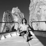 Carmine Buschini Instagram - Campania, 1 settembre La fine delle vacanze estive è un po’ come un vecchio film in bianco e nero: ti genera nostalgia ma ti registra una carrellata di ricordi fatti di luoghi e persone che porterai sempre con te. E voi siete pronti a ricominciare? 💪🏻 Un abbraccio 💙