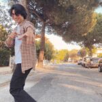 Carmine Buschini Instagram - Savignano sul Rubicone, 1 Luglio Ho sempre creduto che uno dei segreti per essere felici è non prendersi mai troppo sul serio: circondatevi di persone con cui poter essere autentici e che vi ricordino quanto è bello sentirsi liberi, lasciarsi andare e scompigliarsi ogni tanto. Ed a voi cosa fa sentire veramente liberi? Vi penso, un abbraccio 🧡