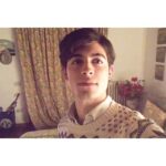 Carmine Buschini Instagram - Bolgheri, 1 Gennaio Anche se è da molto che non ci scriviamo, ci siamo sempre trovati, negli abbracci improvvisi per la strada, nei vostri sorrisi spontanei, tra i tanti messaggi che di getto mi mandate dal cuore. Sono stati mesi impegnativi e meravigliosi per me, ho lavorato molto, per potervi dire grazie, dell'immenso affetto che provate nei miei confronti. Oggi è il primo giorno di questo nuovo anno, che vi auguro possa essere pieno di serenità, amore, successi e salute; avremo tanto da condividere, buon 2018 a tutti, buonanotte! :)