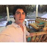 Carmine Buschini Instagram - Torno a casa ancora una volta, con i polmoni, il palato, e le pupille appagati; non ho mai visto terra più bella, non ho mai sentito profumi più semplici, e non ho mai mangiato così volentieri. Ho avuto la fortuna di conoscere persone che mi hanno mostrato come con poco sappiano vivere, sappiano vivere bene. Mi ha stupito la loro operosità, la condivisione di ogni cosa, la loro accoglienza appassionata. E così il giorno del mio compleanno ci siamo ritrovati a ballare tutti insieme, a ritmo di bachata, è stato uno dei regali più belli. Grazie, grazie, grazie! Buongiorno meraviglie, un abbraccio! :)