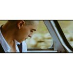 Carmine Buschini Instagram - "Hai una bellezza che stravolge e confonde e odore di bucato e chi ti scalda il caffè, e terra ferma per contare le onde, ti sembra poco ma non lo è" #BraccialettiRossi3