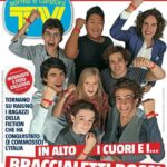 Carmine Buschini Instagram - E finalmente siamo a -7, eccoci di nuovo in moto per il lancio della nuova stagione di "Braccialetti Rossi". Ancora una volta noi, con le storie dei nostri ragazzi, che nel frattempo sono diventati grandi e cominciano a prendersi le proprie responsabilità; il passaggio al mondo degli adulti però porta sempre ad interrogarsi sul proprio futuro, ed è attorno a queste domande che dovremo fare i conti anche con la malattia, l'ostacolo più grande, calpesteremo il dolore e le paure, ma ci godremo a pieno anche l'amore è le gioie condivise. Perché è questo Braccialetti Rossi. È imparare a chiamare le cose col proprio nome, è avere il coraggio di chiedere aiuto quando se ne ha bisogno, è gioire insieme; ogni cosa che abbiamo provato a raccontarvi fa parte della vita, a volte si piange e a volte si ride, l'importante è non restare soli. Vi aspetto Domenica 16 Ottobre, alle 20:35 su Rai Uno, noi ce l'abbiamo messa tutta, spero vi piaccia questa nuova avventura, vi abbraccio forte bellezze! :) #BraccialettiRossi3