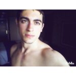 Carmine Buschini Instagram - É stato un viaggio pazzesco: é strano, lo so, ma ogni volta che ho la possibilità di toccare e vivere un pezzo di terra diverso dal mio è come se imparassi a vivere da capo, è una sensazione che fa sentire bene, essenziali, veri. Essere pronti in qualsiasi momento, per partire e andare, non sai mai bene dove ma accetti e ti fidi; per cambiare rotta all'ultimo, per diventare amico di chi per qualche ragione di buon cuore già ti considera tale, per scambiare una piccola parte della propria cultura con una più grande che ancora non ti appartiene ma che subito ti cambia profondamente, per riempirti i polmoni e gli occhi di bellezze commoventi che ritrovi dietro ogni angolo, per poterle poi regalare a chi ti aspetta al tuo rientro. Ecco, so che probabilmente sarete già a letto, ma volevo sapeste che una di queste meraviglie l'ho riservata per voi; grazie di cuore per l'affetto che mostrate ogni giorno nei miei confronti, siete carinissimi. Vi auguro un buon risveglio, ora chiudo gli occhi anch'io: notte <3