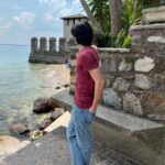 Carmine Buschini Instagram - Sirmione, 6 Giugno Qualche giorno di leggerezza e di relax per evadere un po’ dalla frenesia della quotidianità. A volte è importante imparare a fermarsi. 😊 Vi abbraccio forte! 💙