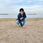 Carmine Buschini Instagram - San Mauro Mare, 10 Febbraio Non mi stancherò mai del mare, della sua bellezza e della carica energetica che ogni volta mi dona. Io ascolto lui e lui ascolta me e ci capiamo; per questo chi mi conosce sa che quando ne ho la possibilità cerco sempre di andargli a far visita, come un amico fidato. Vi abbraccio forte tutti 💙