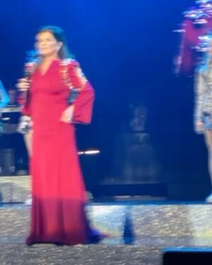 Carola Häggkvist Instagram - I lördags, då hände något. Frihet kom. Jag är fortfarande upprymd av den. Vi rörde vid varann .. och när såg jag en hoppandes publik på julkonsert? … TACK igen till alla som var där.