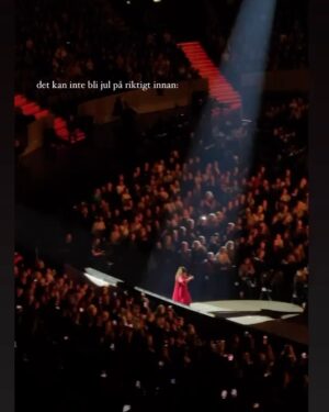 Carola Häggkvist Instagram - I lördags, då hände något. Frihet kom. Jag är fortfarande upprymd av den. Vi rörde vid varann .. och när såg jag en hoppandes publik på julkonsert? … TACK igen till alla som var där.