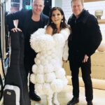Carola Häggkvist Instagram - Vilken härlig jul-feststämning det blev i rutan imorse!! Tack Jenny och hela Nymo teamet för ett mkt bra samarbete idag. Och stort tack till mina Underbara musikanter Magnus Ahlgren bas och kapellmästare Magnus Spångberg piano i en ny skön version av singeln Helga natt. Tack Peter Kvint för vår fina jul-låt! 🔛🎶🎄 Och så kul att designern Karolin Lyse’n kom till studion imorse och dressade mig i sin fantastiska kreation som hon virkat helt själv. Tänkte ha den på Scandinavium arena lör 16 dec! Puss & kram nu ska jag vidare på musik rep med barnen inför julkonserten. Den enda för mig detta år! 🎄🎄🎄🎄🎄🎄🎄🎄🎄🎄🎄💃🏽🔛 ticketmaster.se Vi ses! Love & Peace to us all! Ps. Bente, min kära väninna sedan 1985, du e… totalt amazing och pricksäker som hittade Karolins skapelse för bara några veckor sedan och styrde upp allt så bra! Love you. ♥️🥁🙌🏼 #nyhetsmorgon #helganatt #magnusspångberg #magnusahlgren #karolinlysen #reginadirinaldi #teamwork #tidigmorgon #uppstigning04.00 .. sov inte mkt inatt. Tack till . #annakokotos på make på Tv4. Tack till #sofiebörjesson på Soul & co 👏🏼👏🏼👏🏼💃🏽 + #lindafernström som hjälpte mig med hårstyling imorse. Och så tack till Johannes S på Jubel artist Agency tillsammans med Power pinglan #reginadirinaldi och sköna tjejerna på #starstudio @reginadirinaldi @nyhetsmorgon @spangbergmagnus @ahlgrenskapell @karolinlysen @jubel.artistagency @kokotosanna @linda_fernstrom73 @starstudio_pr