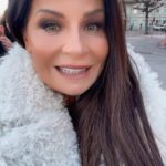 Carola Häggkvist Instagram – Kära ni, tack för all kärlek och support dessa dagar efter att hela ’4 faces året’ nu är klart! Känns lite overkligt. Jag har bla kollat in Scandinavium arena där min enda JULKONSERT kommer att äga rum i år! Ser fram emot en  vacker och värdig final på året. Varmt välkomna på julkonserten här den 16 december. 🎄🎄🎄🎄♥️👯‍♀️🔛🥁 Stor och stämningsfull ensemble med orkester, barnsångare, gospel kör och en jätte-kör på 800 pers från Spångbergs! Missa inte detta tillfälle. Bilj via ticketmaster.se 👏🏼👏🏼👏🏼 Kram Carola. C #carolagospeljul #carolajulkonsert #carola #carolajul #carolapåscandinaviumarena #ticketmaster #jubelartistagency @scandinaviumarena @jubel.artistagency @p4goteborg  @visit_goteborg @visitgoteborg3