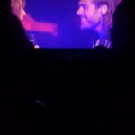 Carola Häggkvist Instagram – Bio salongen kokade igår!! Kan inte låta bli att le med hela ansiktet och bli alldeles varm i hjärtat när jag ser Benjamin och jag så lekfullt och fritt musicera på Avicci arena i maj månad och nu även på BIO … offentlig premiär imorgon 24/11 på filmstaden i olika städer och även de mindre biograf salongerna. Love it. Så tacksam för festen vi fick till med publiken och glädjen över musiken som sträcker sig över generationer och in i våra hjärtan! Vi behöver verkligen musik som berör och förenar nu. Tack älskade Benjamin att du gjorde min kväll och även gårdagen till ett minne för livet! Love you! ♥️♥️ Vi ses. Du kan förbeställa bilj @filmstaden_ab  https://www.filmstaden.se/film/NCG715799/carolafesten-40-ar-sedan-framling  och på Folkets hus och parker  https://www.folketshusochparker.se/evenemang/live-pa-bio-musik/carolafesten/  länkar i bion ovan också! Varmt välkomna! KRAM Carola