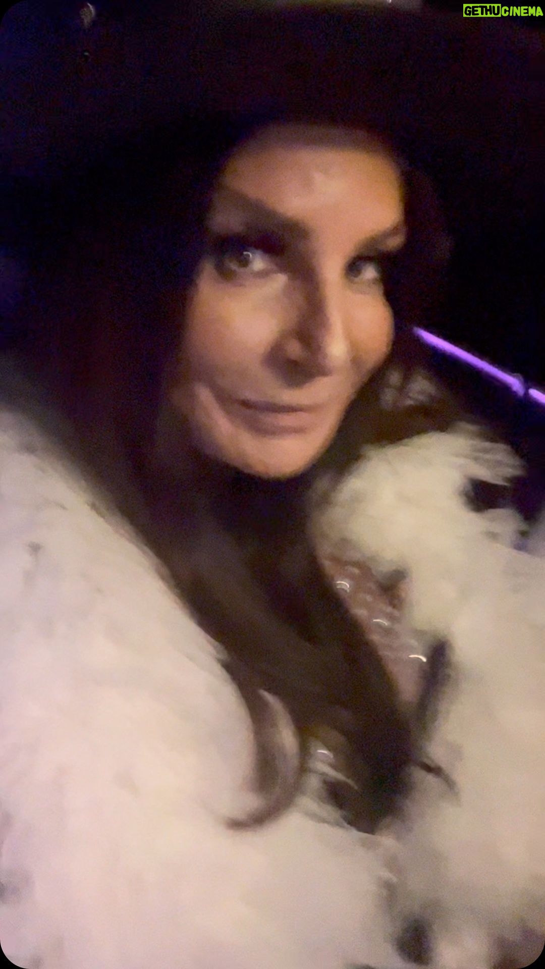 Carola Häggkvist Instagram - ♥️♥️🎶🥁💃🏽🔛 Vänner, på väg just nu i super lyxig bil ( efter ett företagsgig ) till min egna Bio premiär på konsertfilmen CAROLAFESTEN - 40 år sedan Främling’ ifrån Avicci arena popkonserten 27maj -23 !! HALLÅÅÅ, men hörde jag rätt..? Är det verkligen sant att ’alla’ ska kunna få möjlighet att uppleva publik-& scenfesten från Avicii nu?!! Amazing. Jag har haft lite med detta projekterat att göra då jag jobbat fram 2 nya musikaliska profiler, musikal & gospel. Men har dock suttit i efterarbete med klippning och ljud mix.. ( som verkar vara en helt annan värld än den vanliga ljudmix-konsert världen. )
